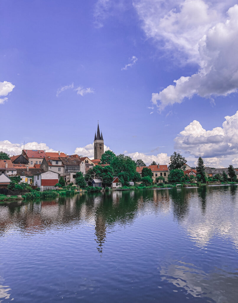 Pohľad na Telč od vody